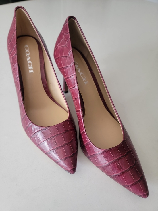 Coach Shoes - COACH Women's Burgundy Croc-Embossed Leather Pointed Toe Pumps/Heels Size 8.5